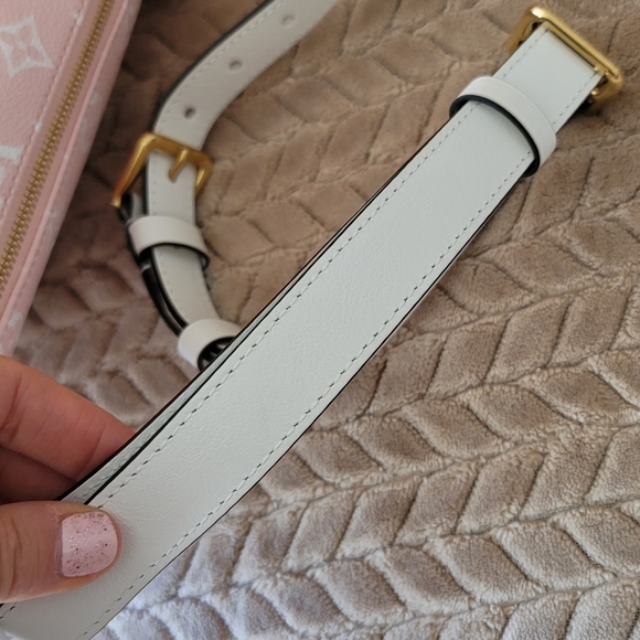 Louis Vuitton Giant Monogram Red Bumbag, Waist Bag Canvas Limited Edition - Picture 17 of 17